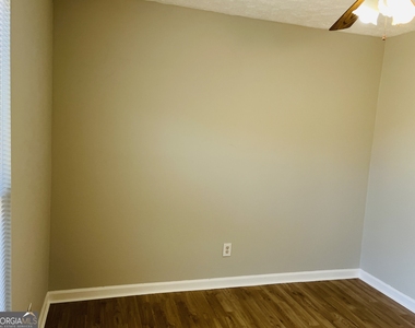 5612 Feldwood Road - Photo Thumbnail 29