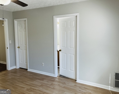 5612 Feldwood Road - Photo Thumbnail 21