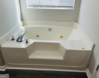 5612 Feldwood Road - Photo Thumbnail 24