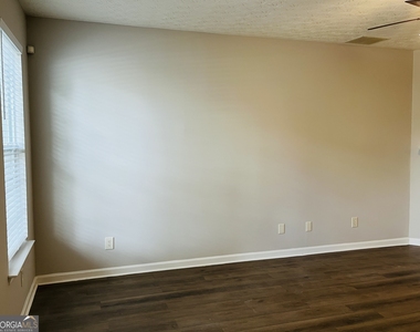 4014 Carisbrook Drive - Photo Thumbnail 4