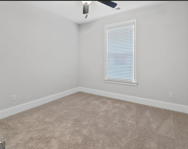 127 Vivian Lane - Photo Thumbnail 8