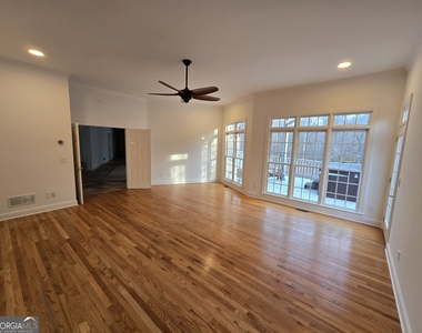 1256 Olde Lexington Road - Photo Thumbnail 12