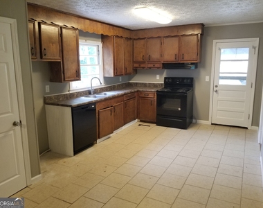 16 Rooney Road Sw - Photo Thumbnail 9