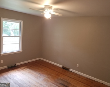 16 Rooney Road Sw - Photo Thumbnail 3