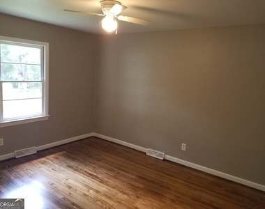 16 Rooney Road Sw - Photo Thumbnail 12
