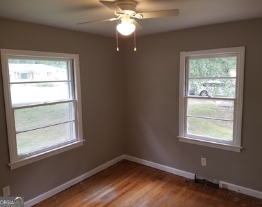 16 Rooney Road Sw - Photo Thumbnail 4