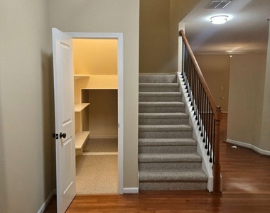 1356 Bexley Place Nw - Photo Thumbnail 5