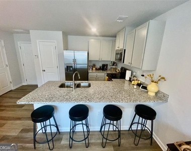 4680 Parkway Circle - Photo Thumbnail 4