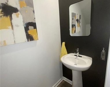 4680 Parkway Circle - Photo Thumbnail 6