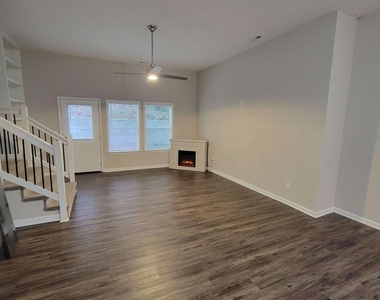 380 Glendale Road - Photo Thumbnail 5