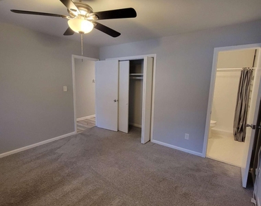 380 Glendale Road - Photo Thumbnail 9