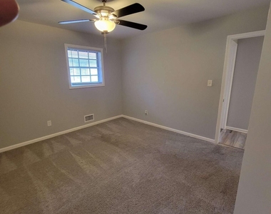 380 Glendale Road - Photo Thumbnail 8