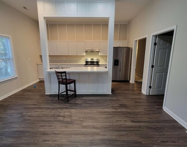 380 Glendale Road - Photo Thumbnail 3