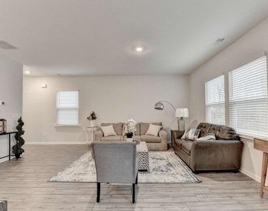 111 Horned Owl Avenue - Photo Thumbnail 7