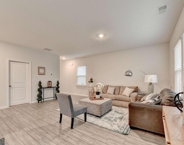 111 Horned Owl Avenue - Photo Thumbnail 9
