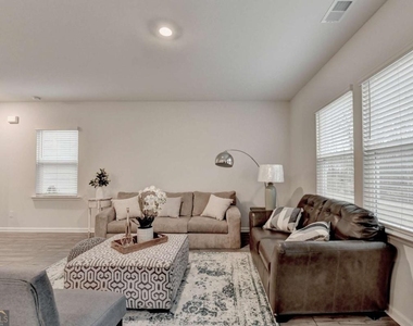 111 Horned Owl Avenue - Photo Thumbnail 8