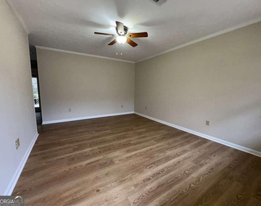 606 Viewpoint Drive - Photo Thumbnail 2