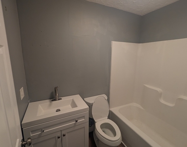 202 Marshall Street - Photo Thumbnail 7