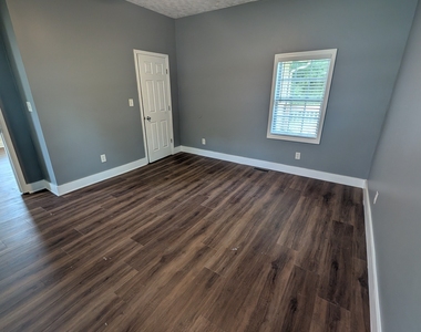 202 Marshall Street - Photo Thumbnail 5
