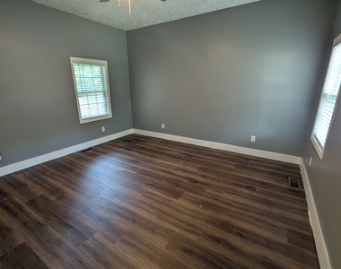 202 Marshall Street - Photo Thumbnail 6