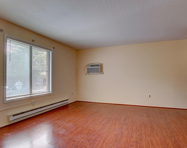 205 Covered Bridge Boulevard - Photo Thumbnail 6