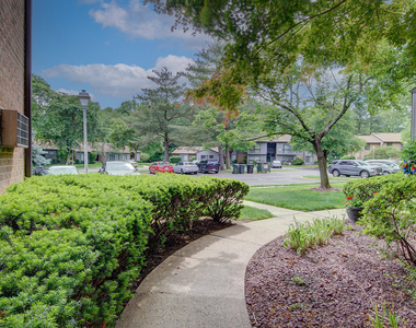 205 Covered Bridge Boulevard - Photo Thumbnail 2