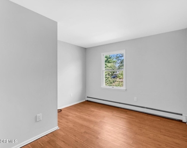 830 Brookside Drive - Photo Thumbnail 18