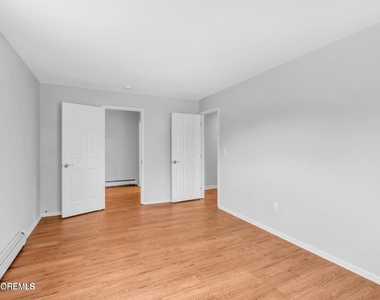 830 Brookside Drive - Photo Thumbnail 14