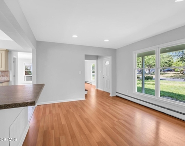 830 Brookside Drive - Photo Thumbnail 3