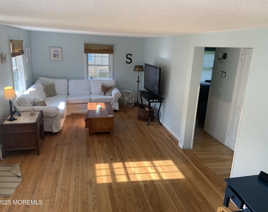 30 Borden Street - Photo Thumbnail 4