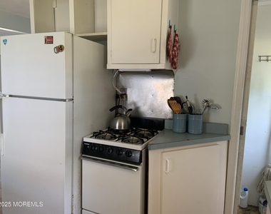 30 Borden Street - Photo Thumbnail 7
