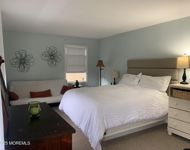 30 Borden Street - Photo Thumbnail 9