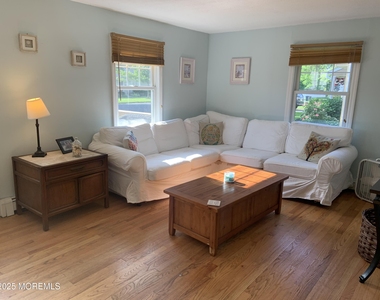 30 Borden Street - Photo Thumbnail 2