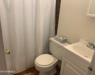 30 Borden Street - Photo Thumbnail 13
