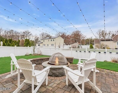 19 Fieldstone Lane - Photo Thumbnail 32