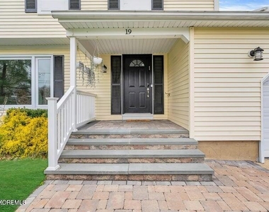 19 Fieldstone Lane - Photo Thumbnail 2