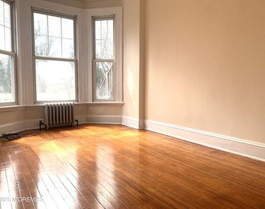 207 Woodbridge Avenue - Photo Thumbnail 12