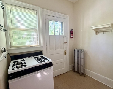 207 Woodbridge Avenue - Photo Thumbnail 8