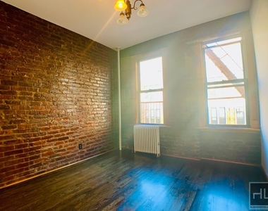 East 13th Street - Photo Thumbnail 4