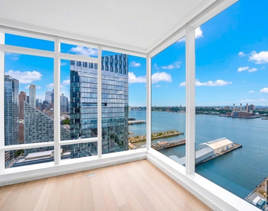 West 61st Street - Photo Thumbnail 1