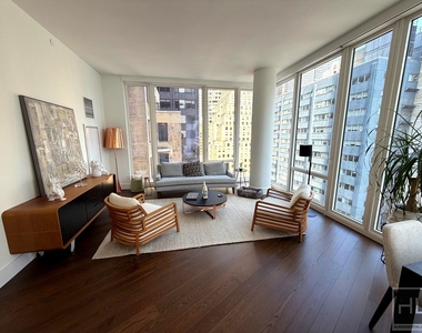 East 44th Street - Photo Thumbnail 1