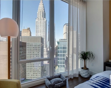 East 44th Street - Photo Thumbnail 4