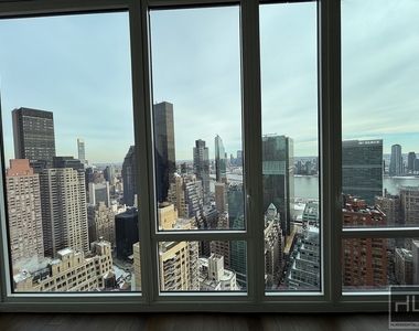 East 44th Street - Photo Thumbnail 3