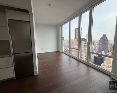 East 44th Street - Photo Thumbnail 2
