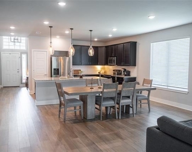 7909 Townsend Drive - Photo Thumbnail 7