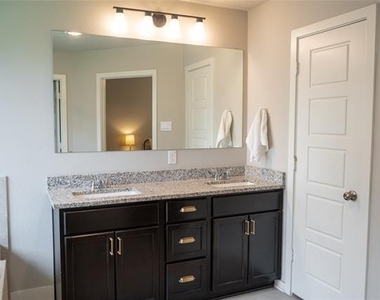 7909 Townsend Drive - Photo Thumbnail 10