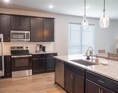 7909 Townsend Drive - Photo Thumbnail 5