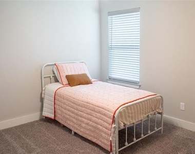 7909 Townsend Drive - Photo Thumbnail 14