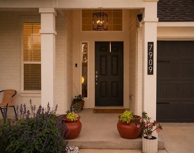 7909 Townsend Drive - Photo Thumbnail 2
