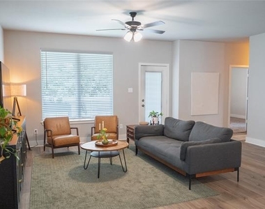 7909 Townsend Drive - Photo Thumbnail 8